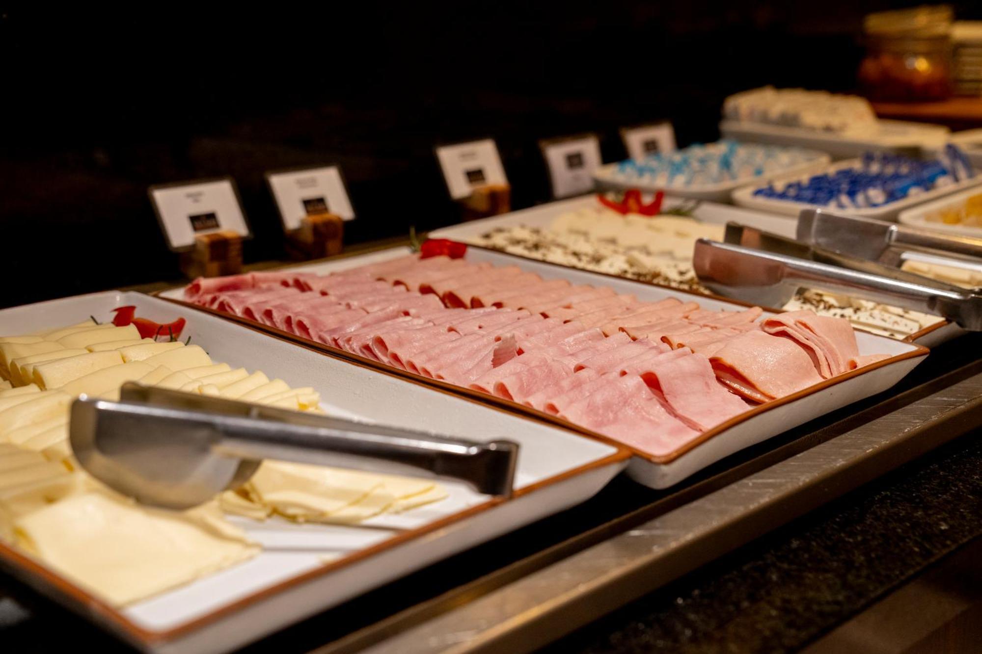 Hotel Luzeiros Recife Kültér fotó A buffet with cold cuts